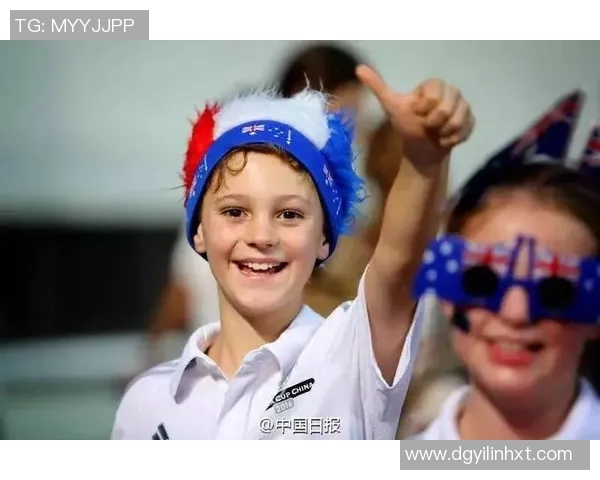 足球明星与女生短袖的时尚碰撞展现青春活力与运动魅力