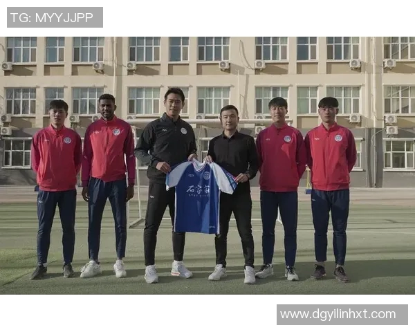 足球明星携手助力公益活动展现运动精神与社会责任